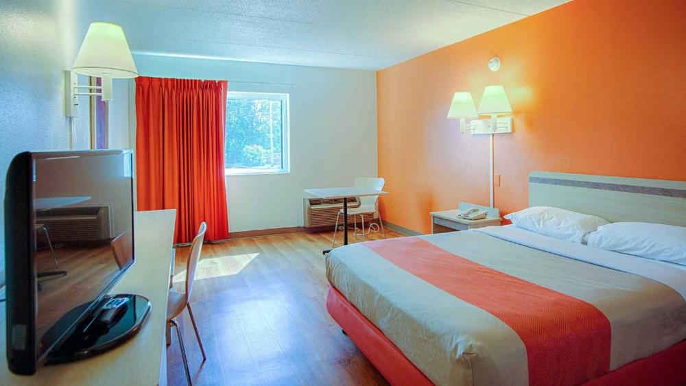 King Room - Disability Access - Non-Smoking interior