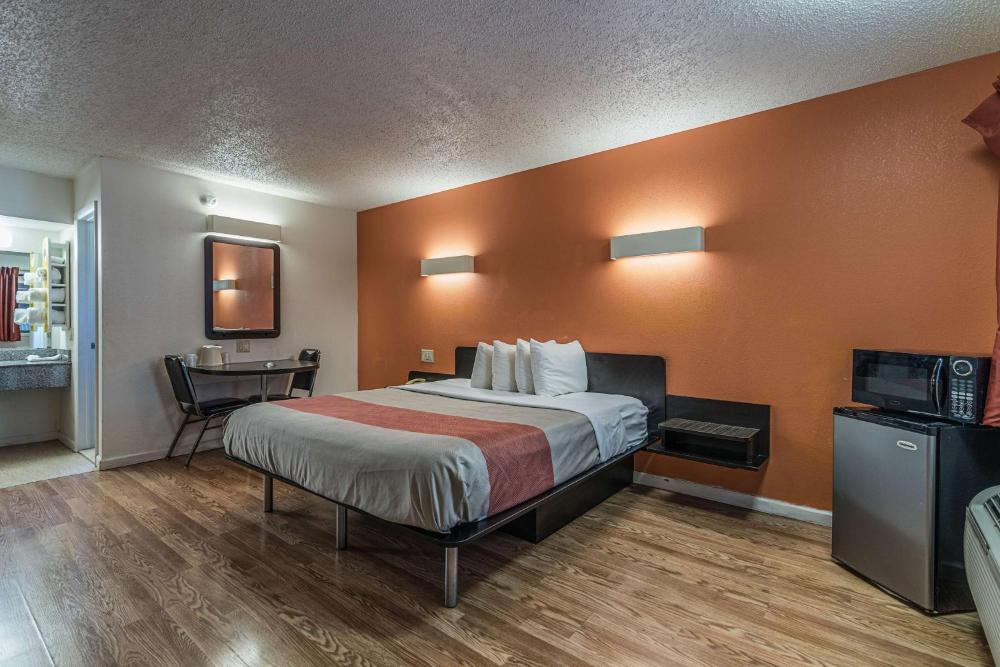 King Room - Smoking interior